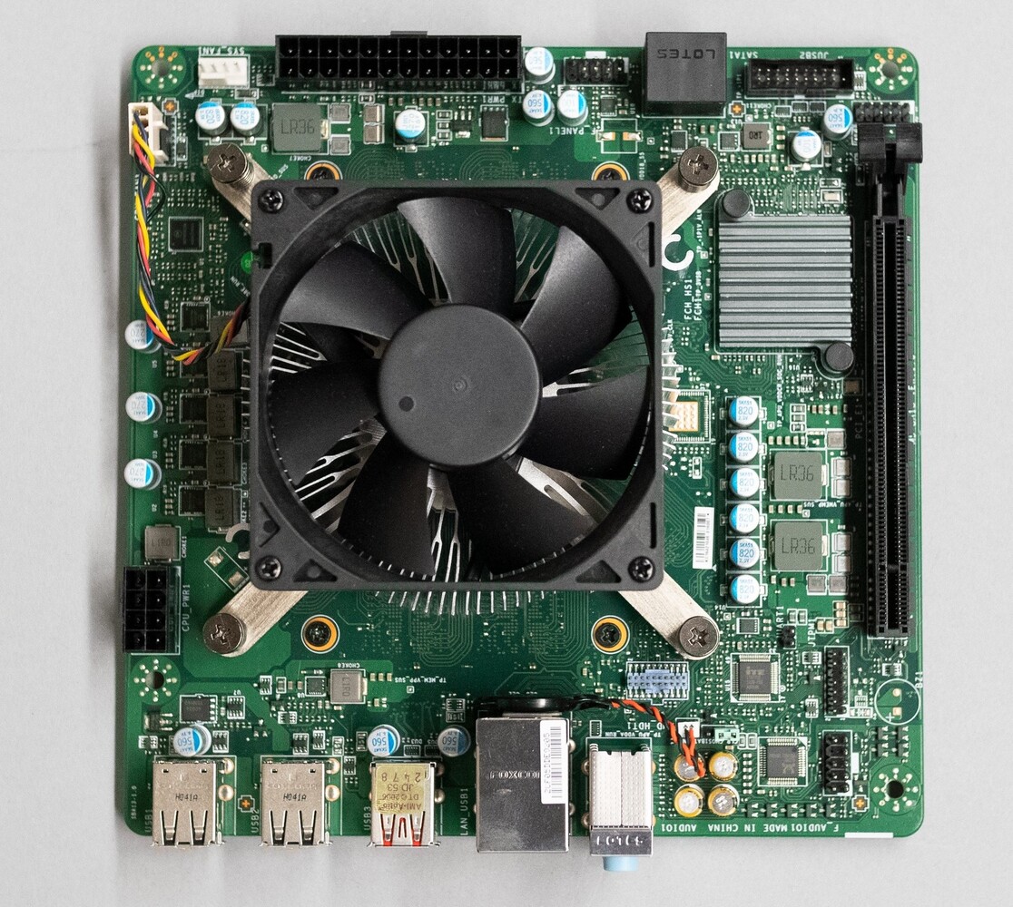 Комплект для ПК AMD 4700S, 16GB GDDR6, PCIe x16, 2xSATA, 1Gbit LAN